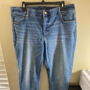 White House Black Market- Cropped Flare Pant-16L